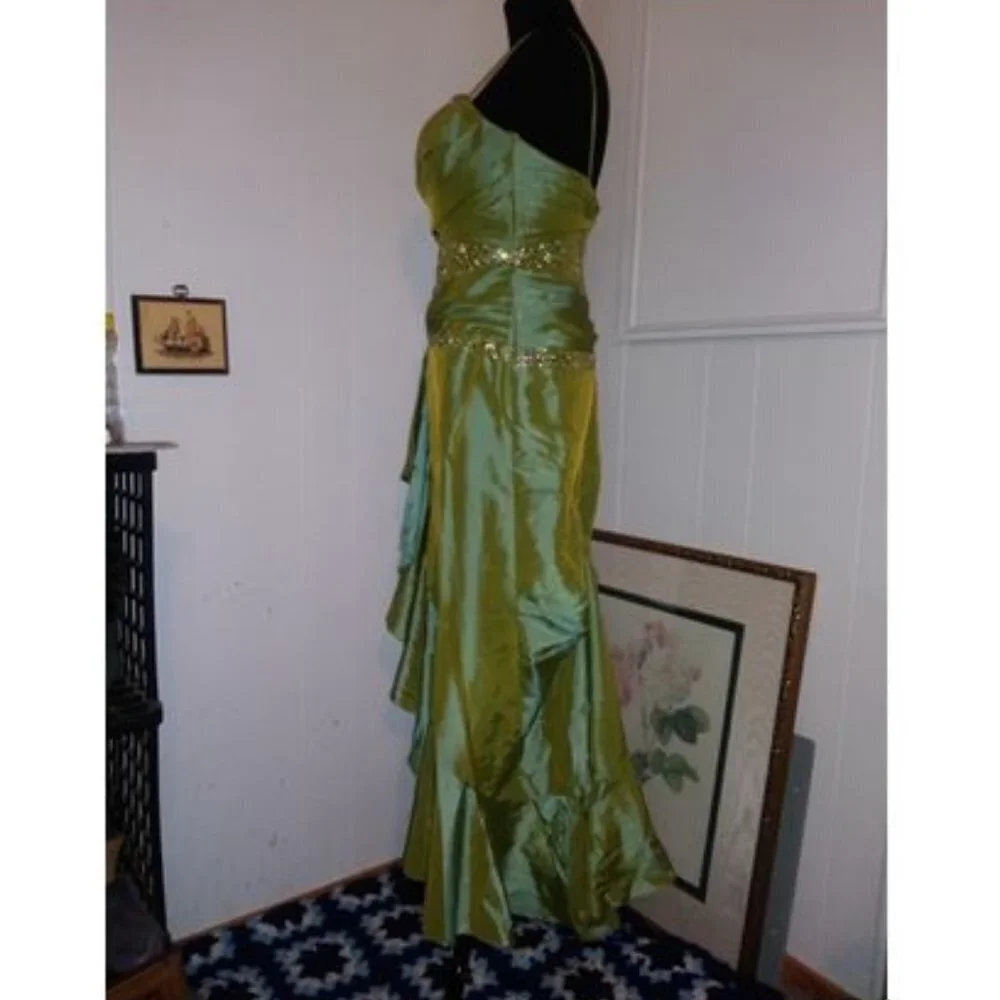 Tiffany Designs Christmas dress Embellished - Picture 3 of 12